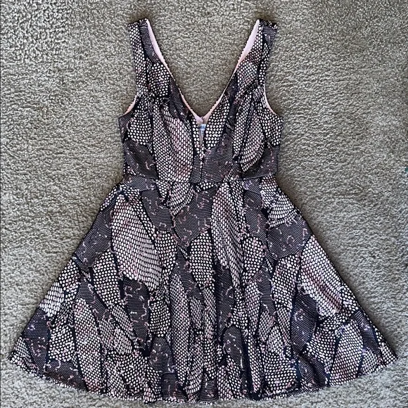 Bailey Blue Black and Rose Gold Stylish V-Neck Patterned Dress - Picture 1 of 7